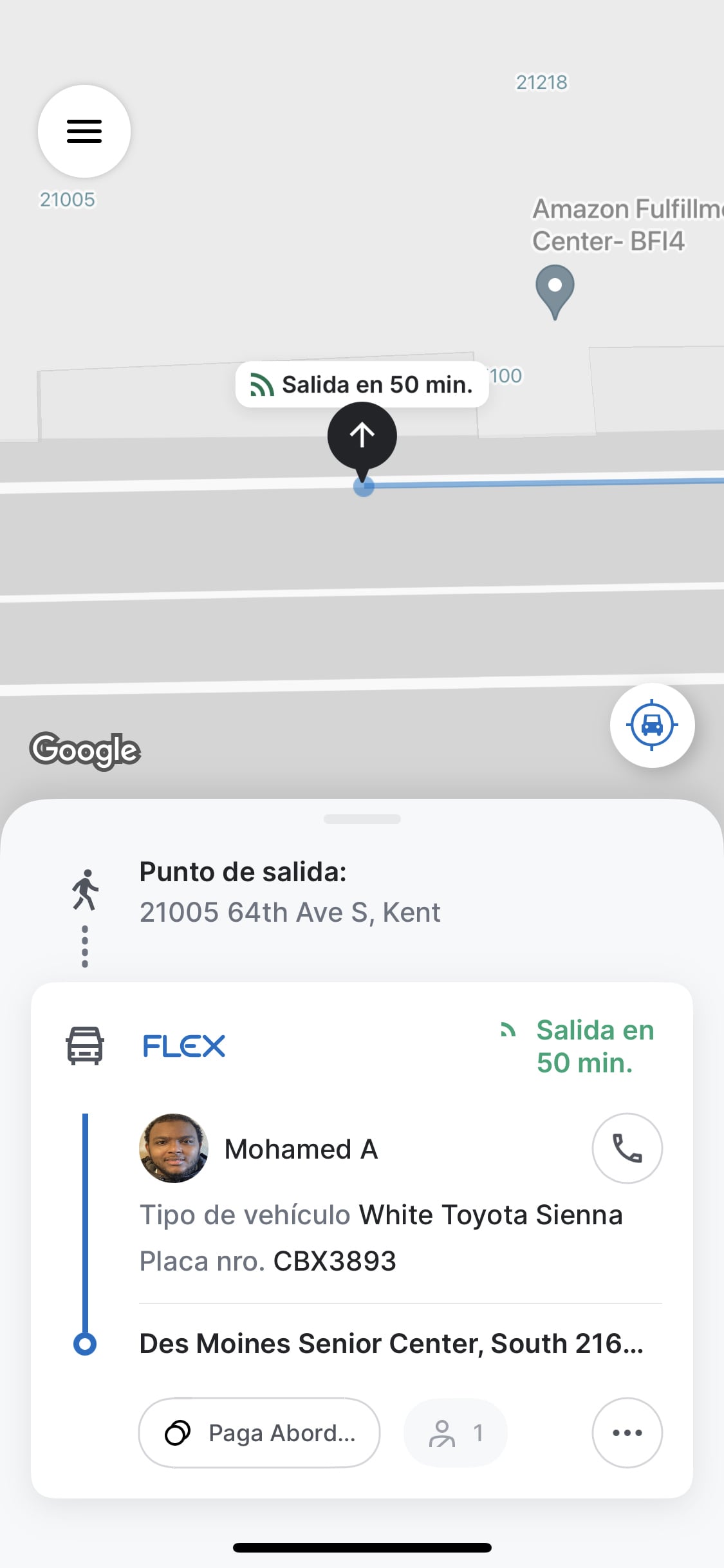 Imagen de una captura de pantalla de un smartphone que muestra la aplicación Metro Flex. Un acercamiento muestra el lugar para recogerlo con el nombre del conductor y los detalles del vehículo.